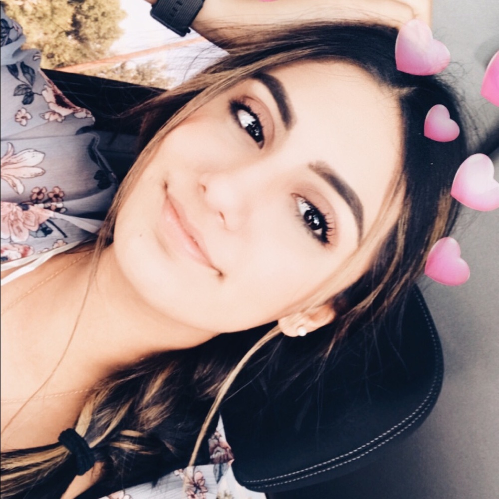 Meet your Posher, Selene